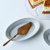 アカシアの木で作ったクラシカルなフォルムのケーキサーバー 